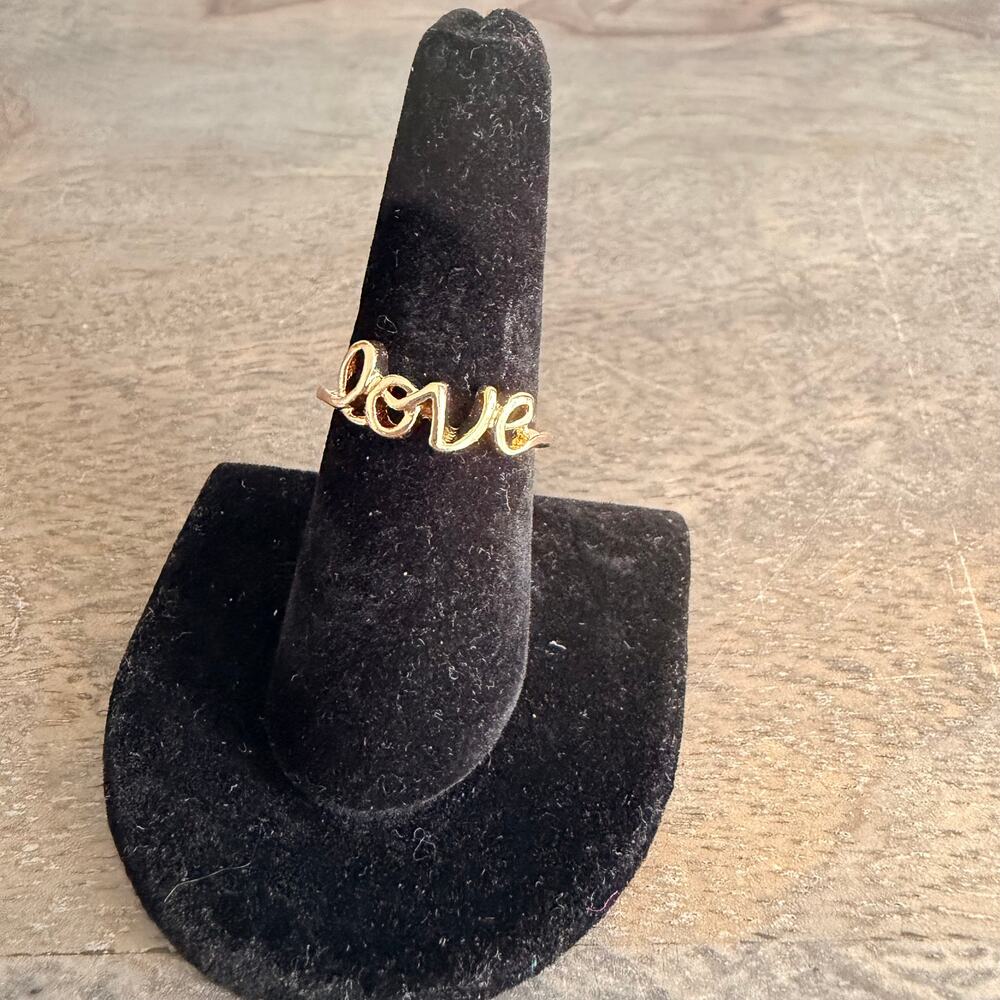 🍭6/$30 Cursive love script gold tone ring - 7.5